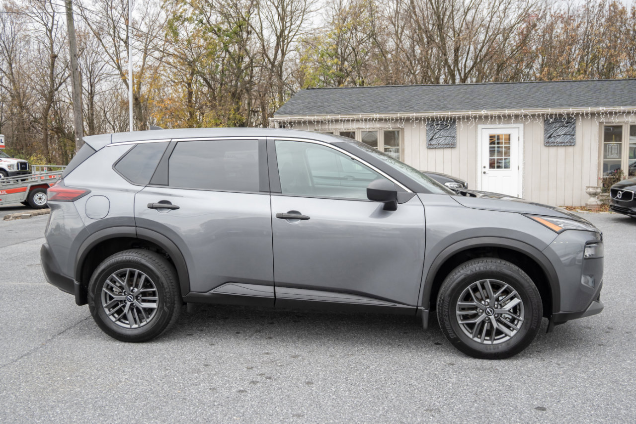 Used 2023 Nissan Rogue S image 12