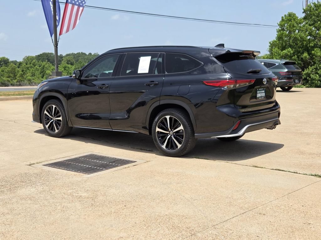 Used 2022 Toyota Highlander XSE FWD image 4