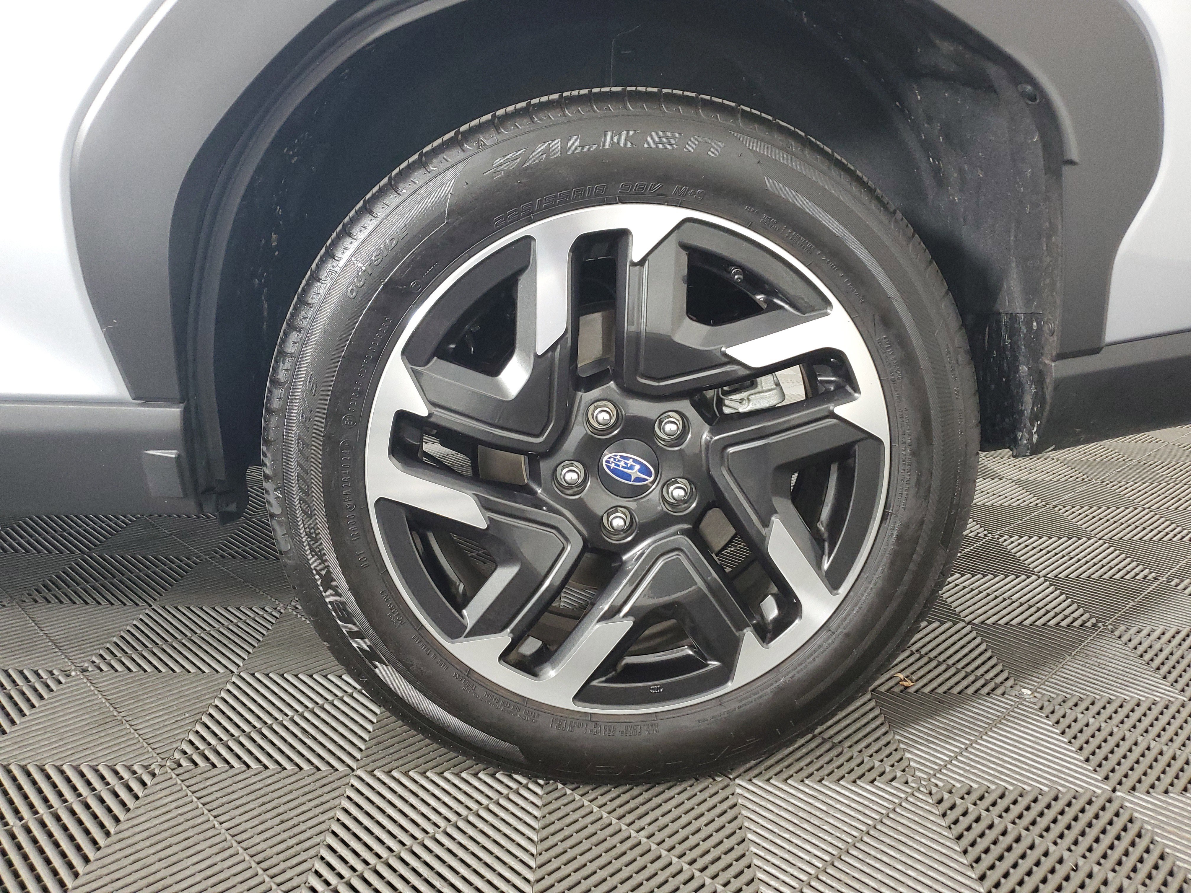 Used 2025 Subaru Forester Limited image 32