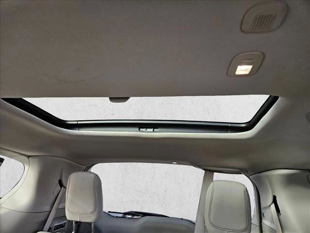 Used 2019 Chrysler Pacifica Limited w/ Tire & Wheel Group image 21