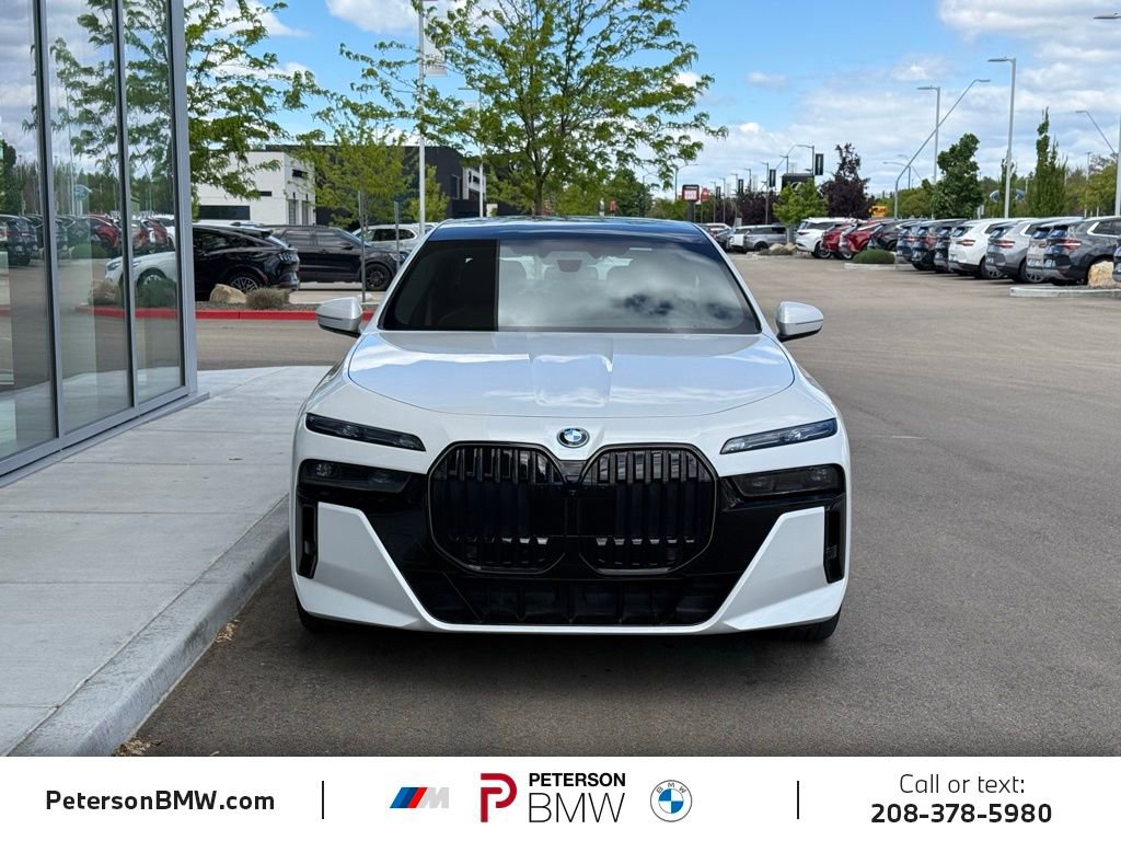 Used 2025 BMW i7 xDrive60 w/ Executive Package AWD/4WD image 8