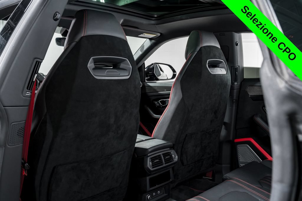 Used 2023 Lamborghini Urus Performante AWD/4WD image 32