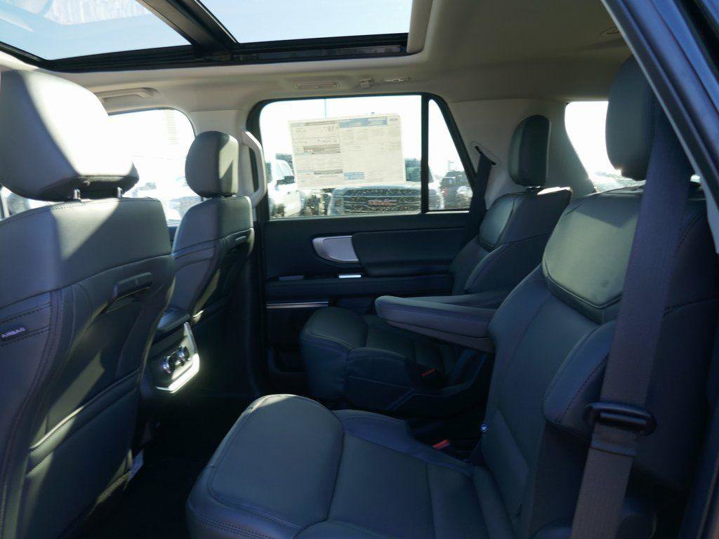New 2026 Ford Expedition Active image 12