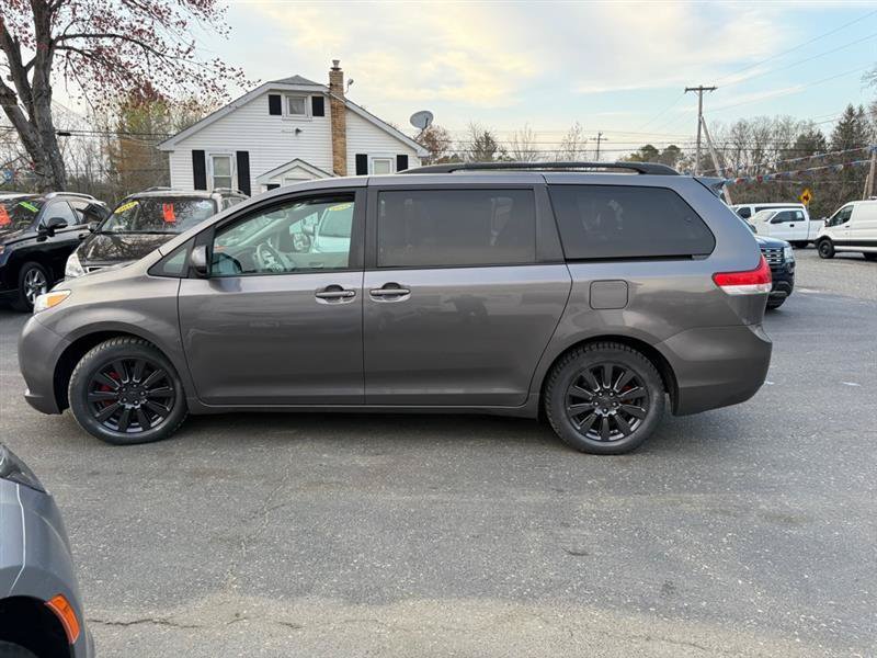 Used 2011 Toyota Sienna XLE AWD/4WD image 9