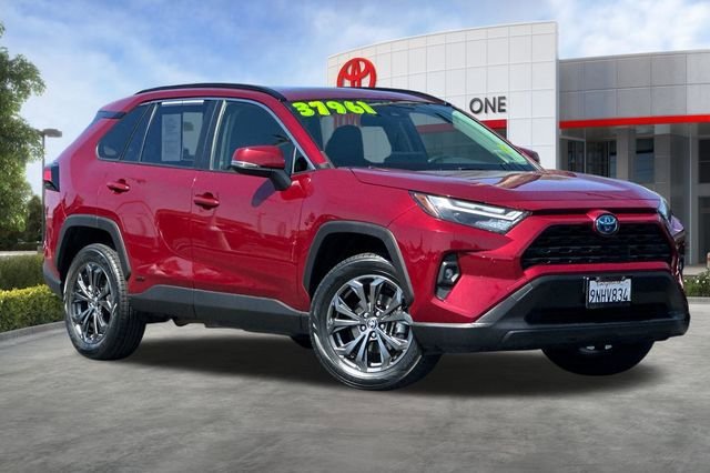 Used 2023 Toyota RAV4 XLE Premium AWD/4WD image 2