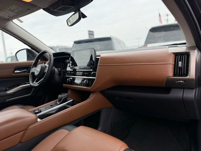 Used 2023 Nissan Pathfinder Platinum w/ Cargo Package image 20