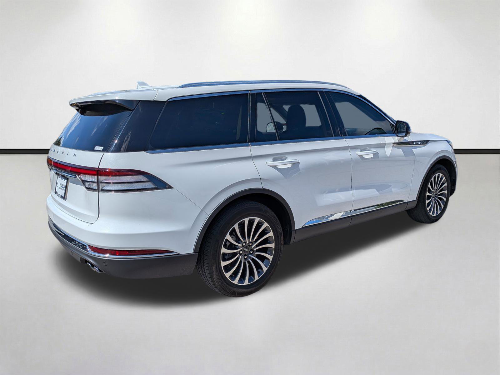 Used 2023 Lincoln Aviator 2WD w/ Premium Package image 4