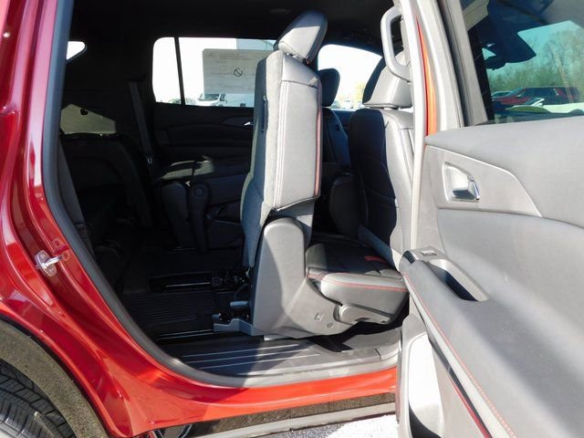 New 2026 Chevrolet Traverse RS w/ LPO, Floor Liner Package image 32
