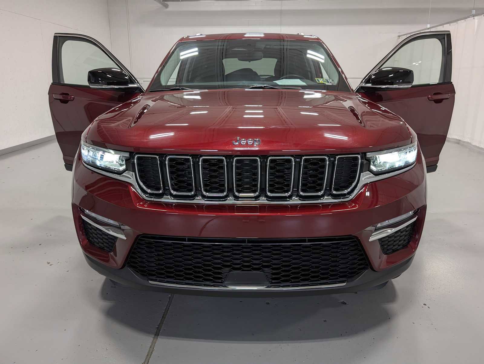 Used 2022 Jeep Grand Cherokee Limited image 14