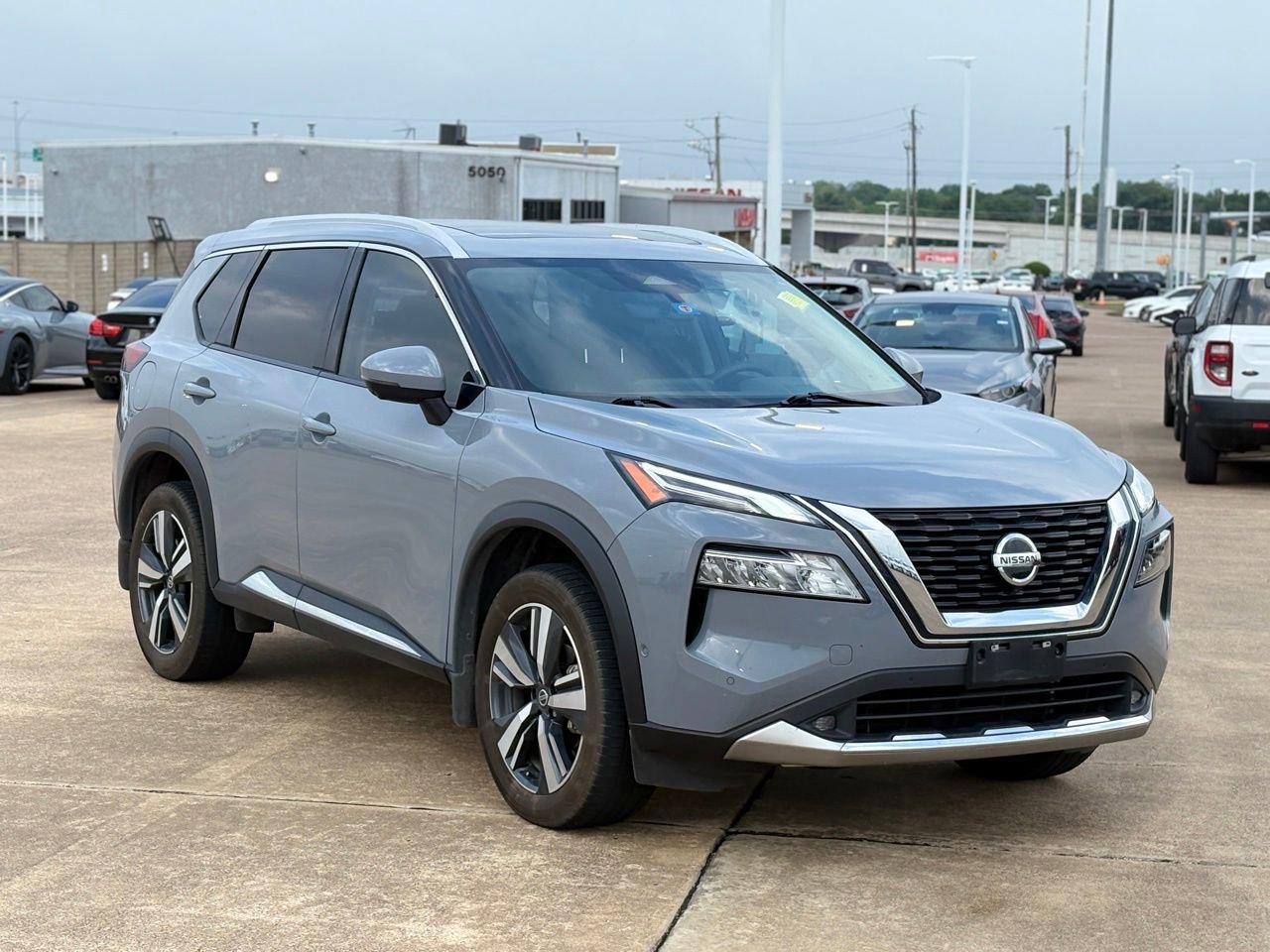 Certified 2021 Nissan Rogue Platinum AWD/4WD image 3