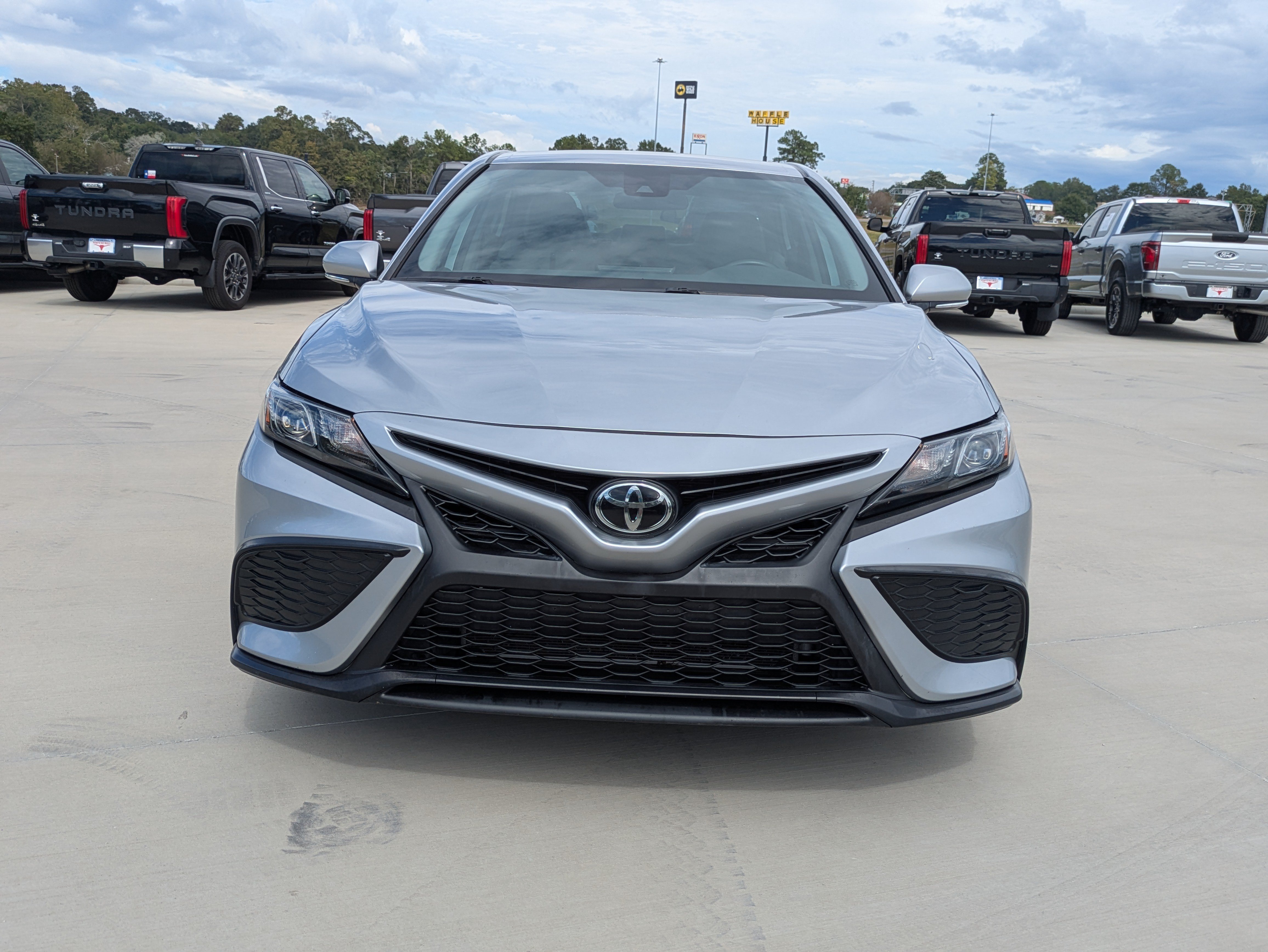 Used 2024 Toyota Camry SE FWD image 8