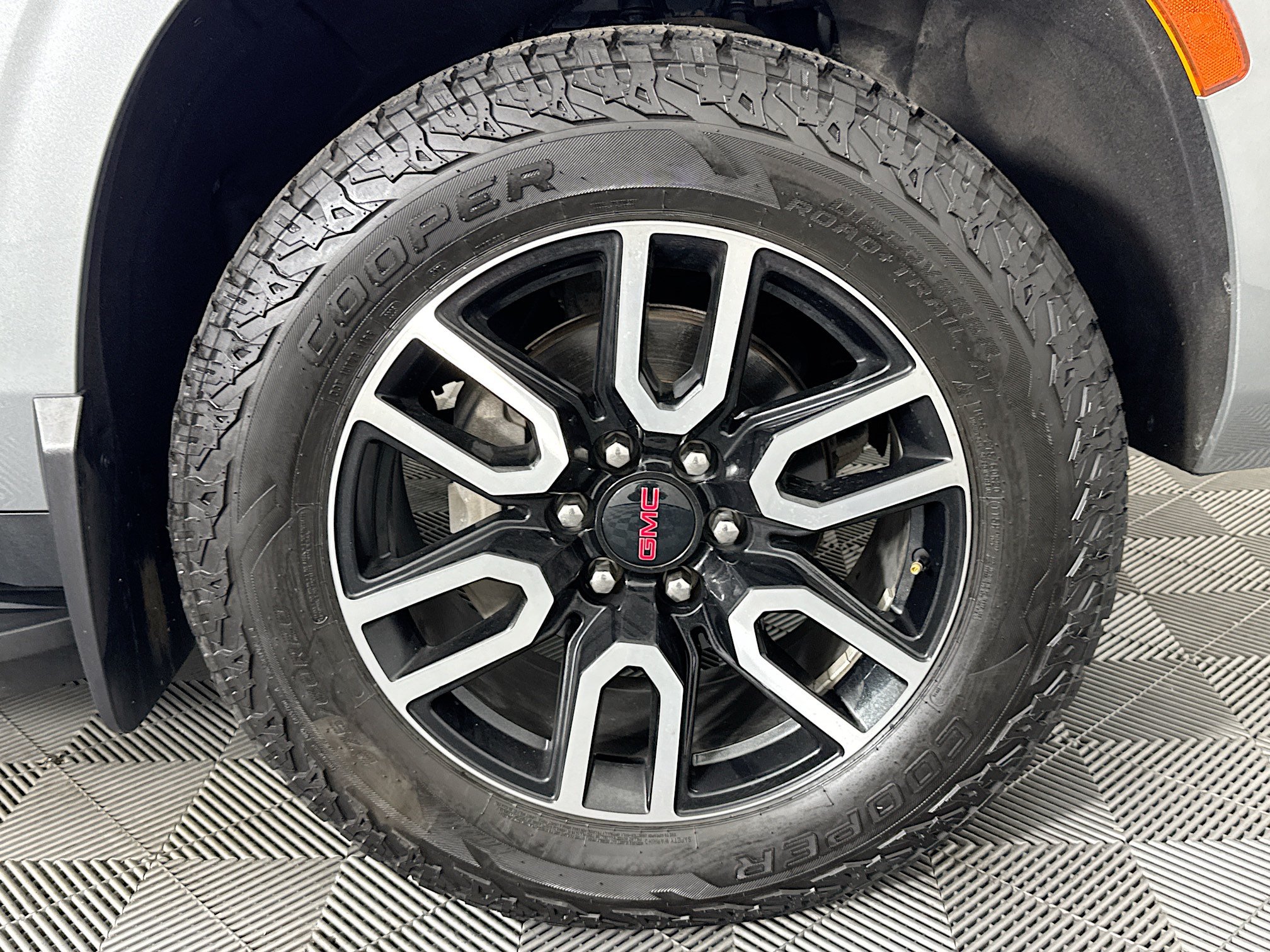 Used 2023 GMC Yukon AT4 AWD/4WD image 56