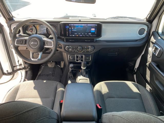 Used 2025 Jeep Wrangler Unlimited Sahara AWD/4WD image 11