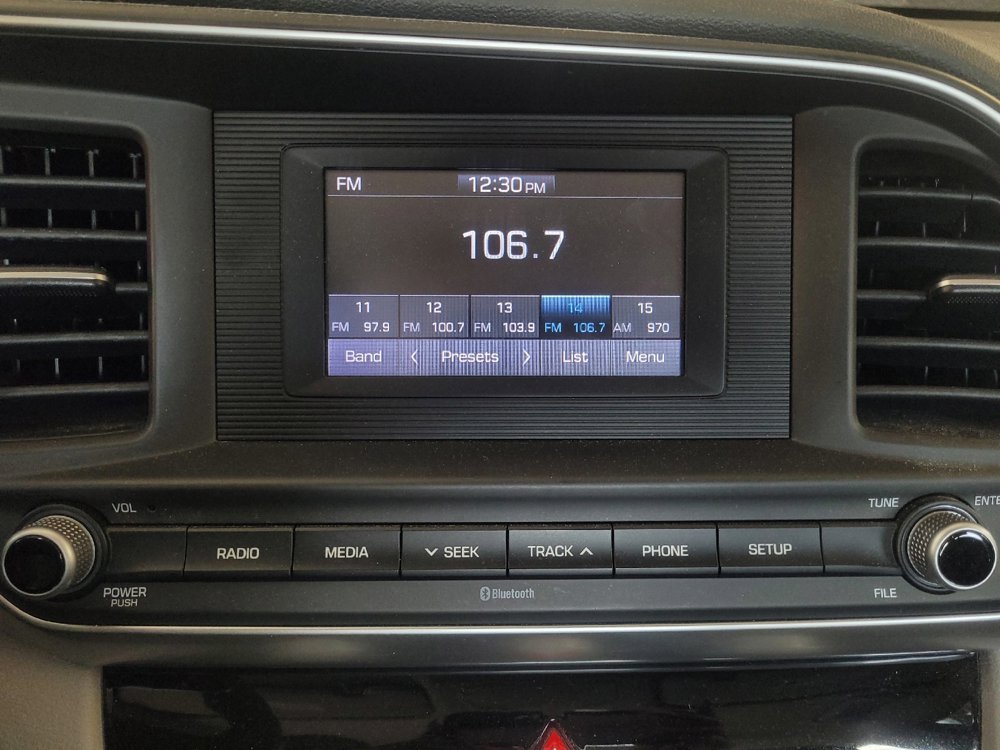 Used 2019 Hyundai Elantra SE FWD image 25