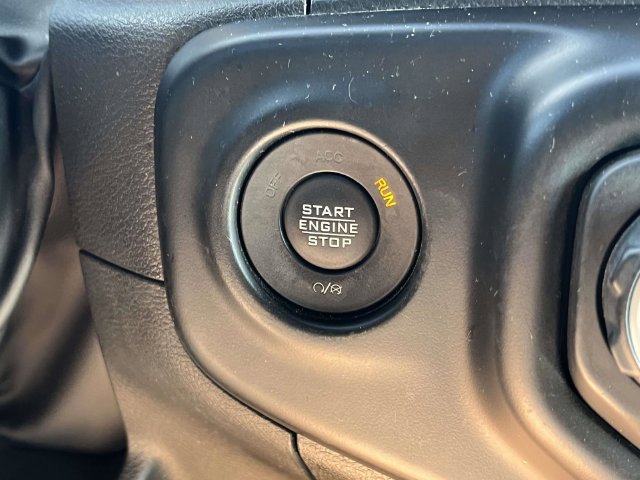 Used 2022 Jeep Wrangler Unlimited Sahara w/ Cold Weather Group AWD/4WD image 32