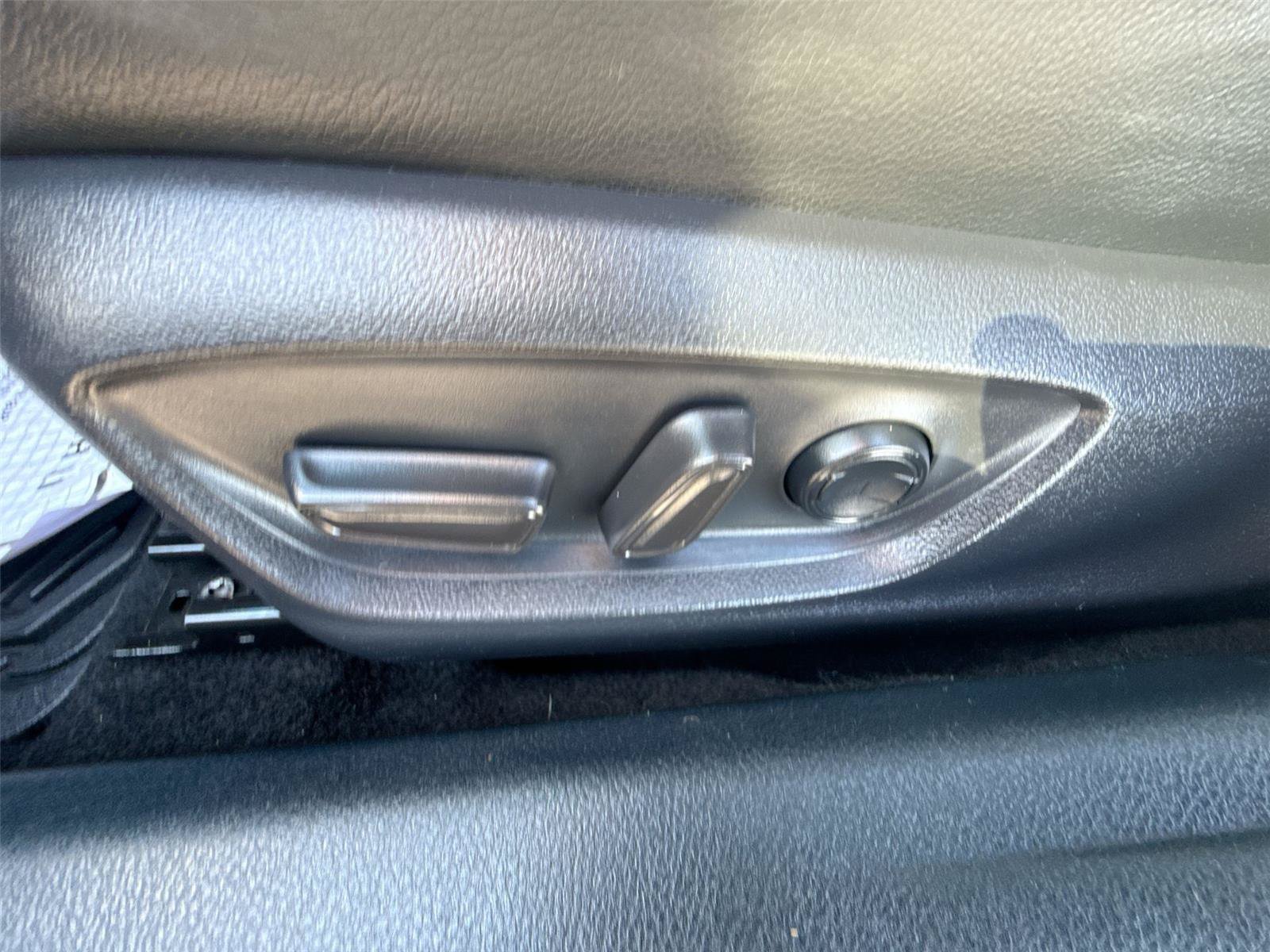 Used 2022 Toyota Camry XSE FWD image 15