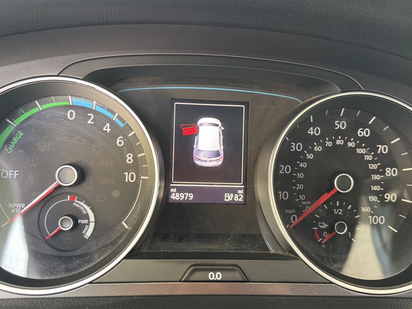 Used 2016 Volkswagen e-Golf SE w/ DC Fast Charging Package FWD image 19