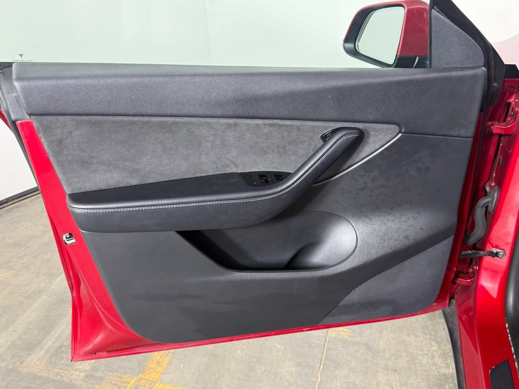 Used 2021 Tesla Model Y Long Range AWD/4WD image 17