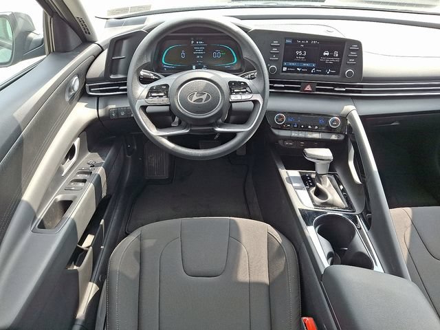 Certified 2026 Hyundai Elantra Hybrid FWD image 11