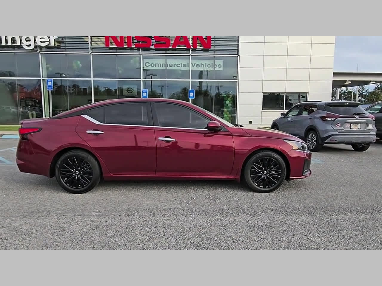 Used 2025 Nissan Altima 2.5 SV w/ SV Special Edition Package FWD image 36