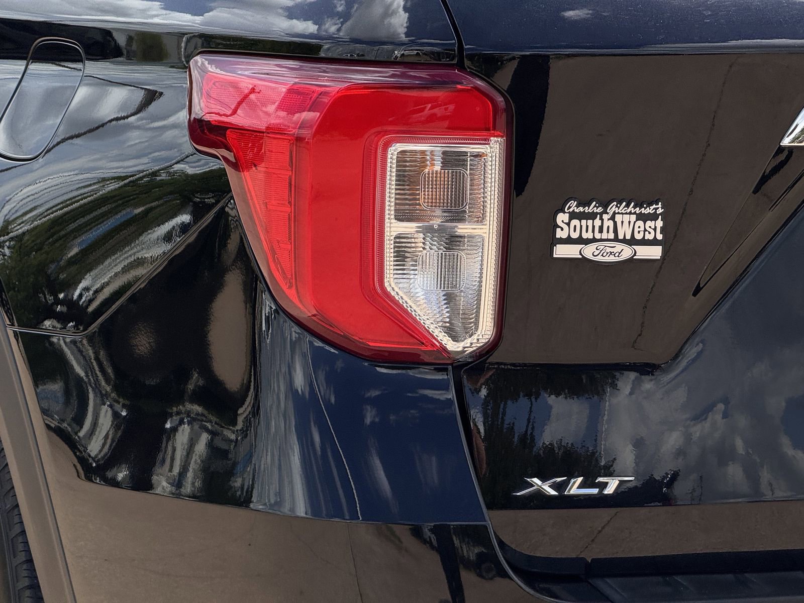 Used 2023 Ford Explorer XLT w/ Equipment Group 202A image 6