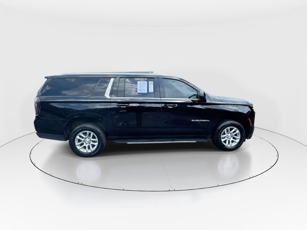 Used 2025 Chevrolet Suburban LT w/ Comfort Package RWD image 9