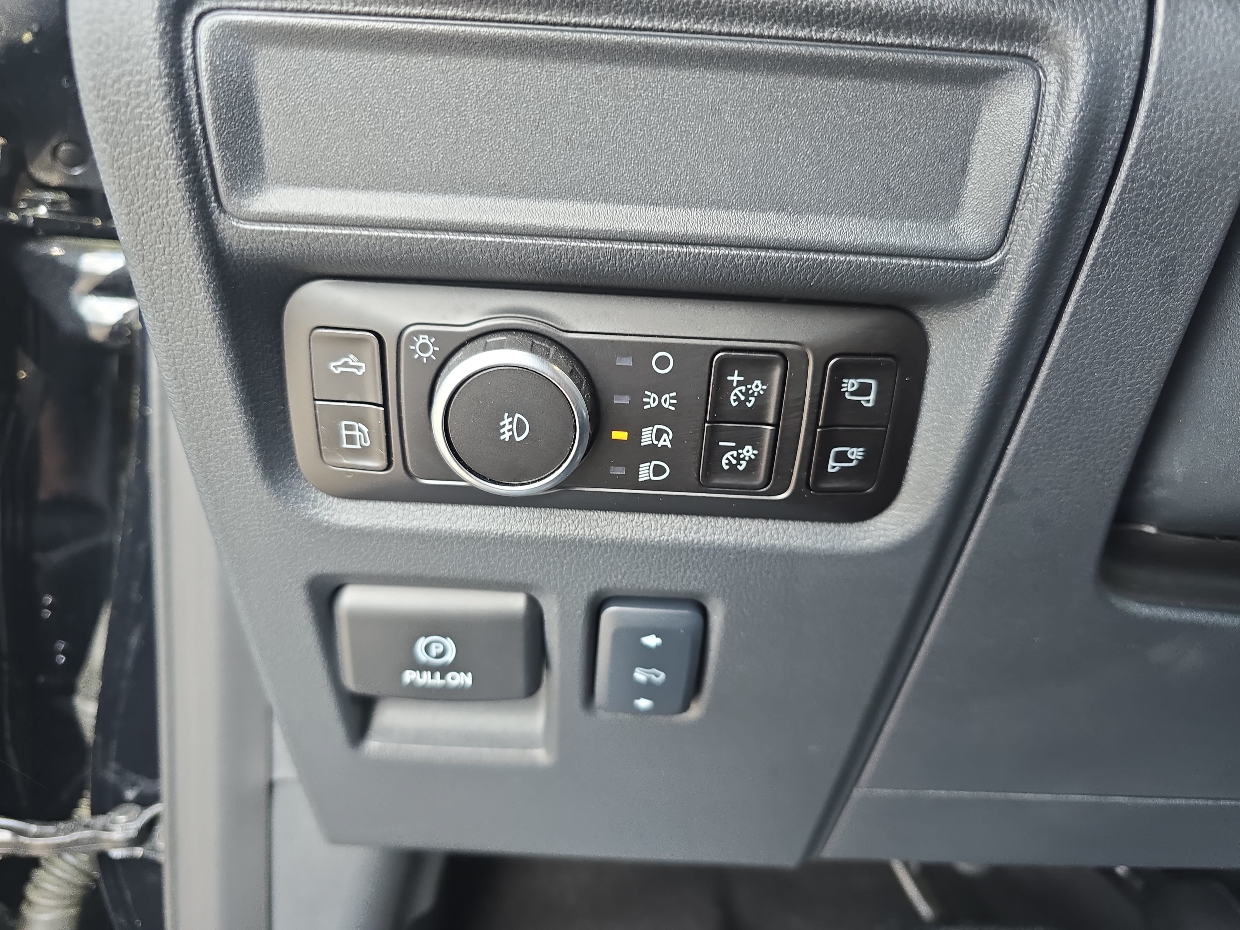 Used 2025 Ford F150 Platinum w/ FX4 Off-Road Package AWD/4WD image 28