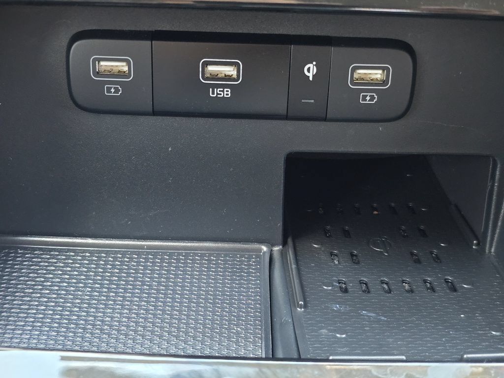 Certified 2024 Kia Carnival SX FWD image 31