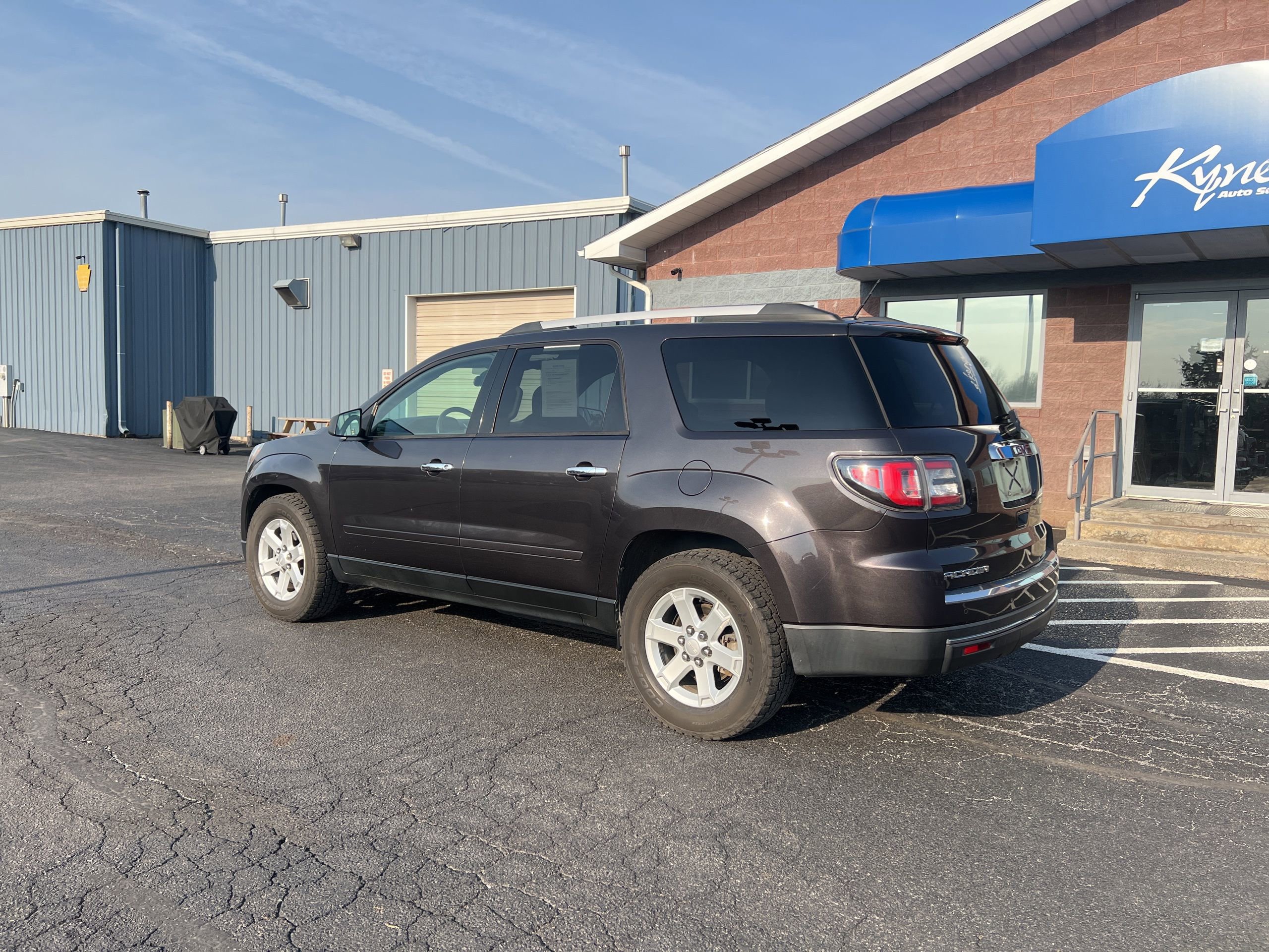 Used 2015 GMC Acadia SLE image 4