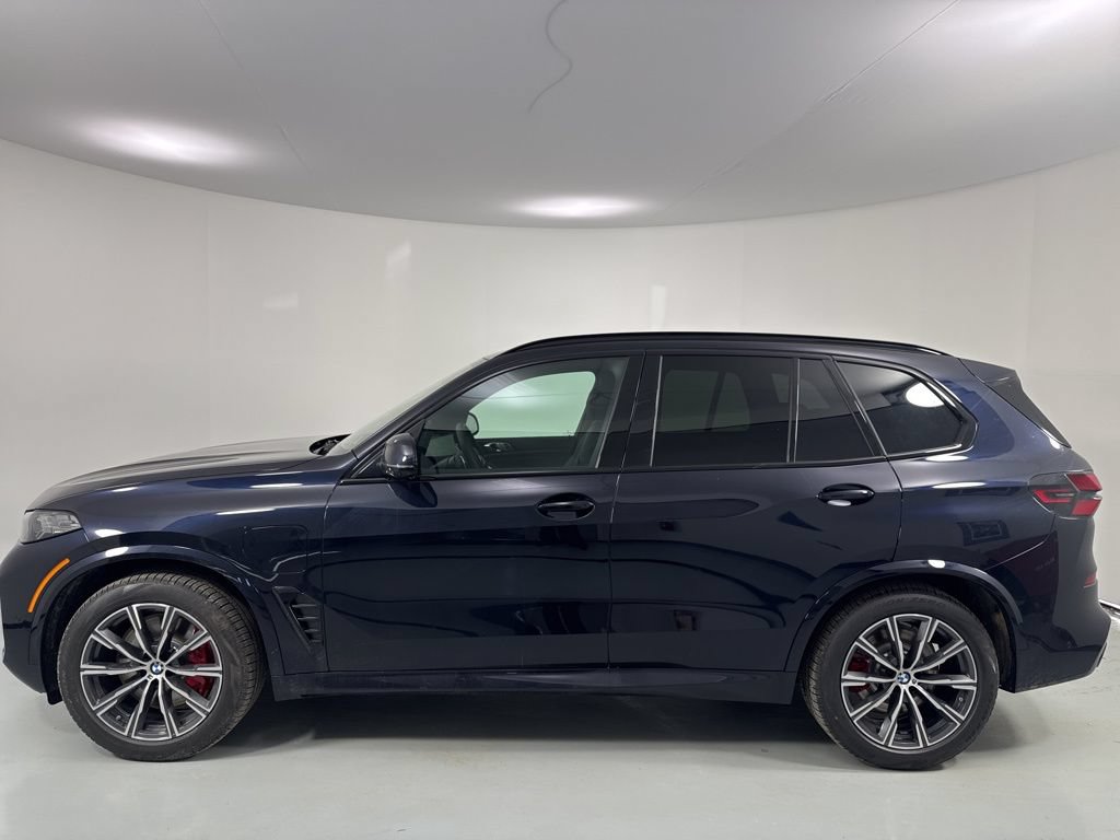 New 2026 BMW X5 xDrive50e w/ M Sport Package AWD/4WD image 4