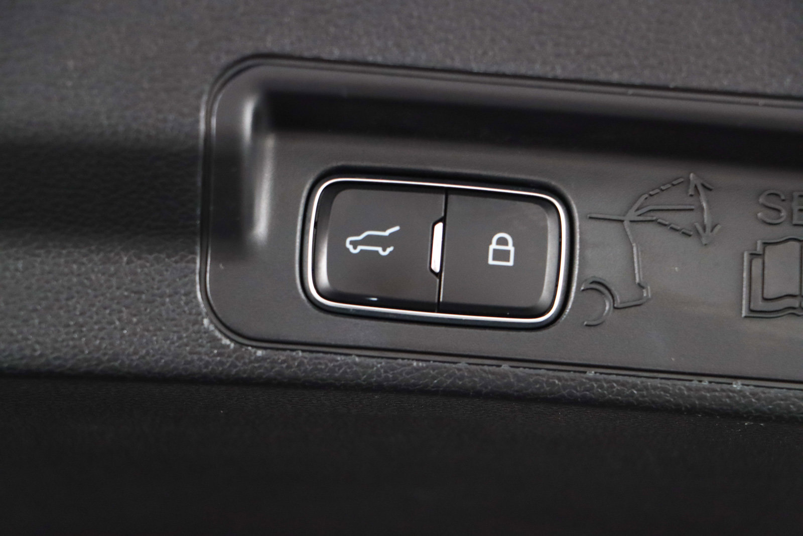 Used 2020 Ford Explorer Limited w/ Class III Trailer Tow Package image 31