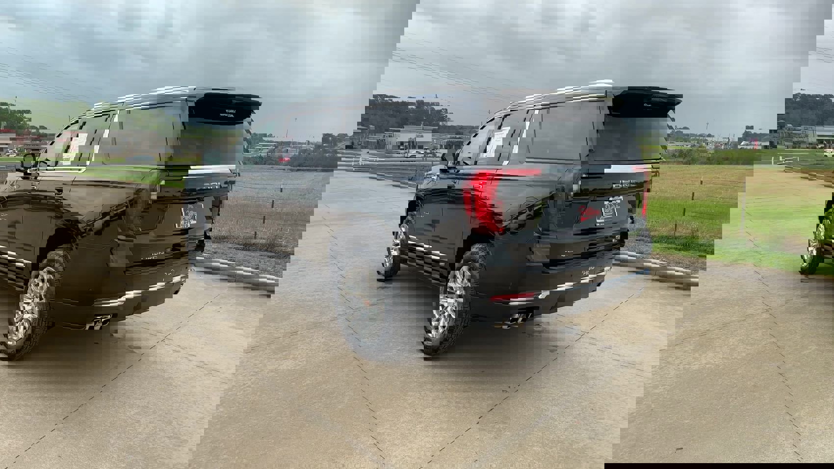 Used 2025 GMC Yukon XL Denali image 6