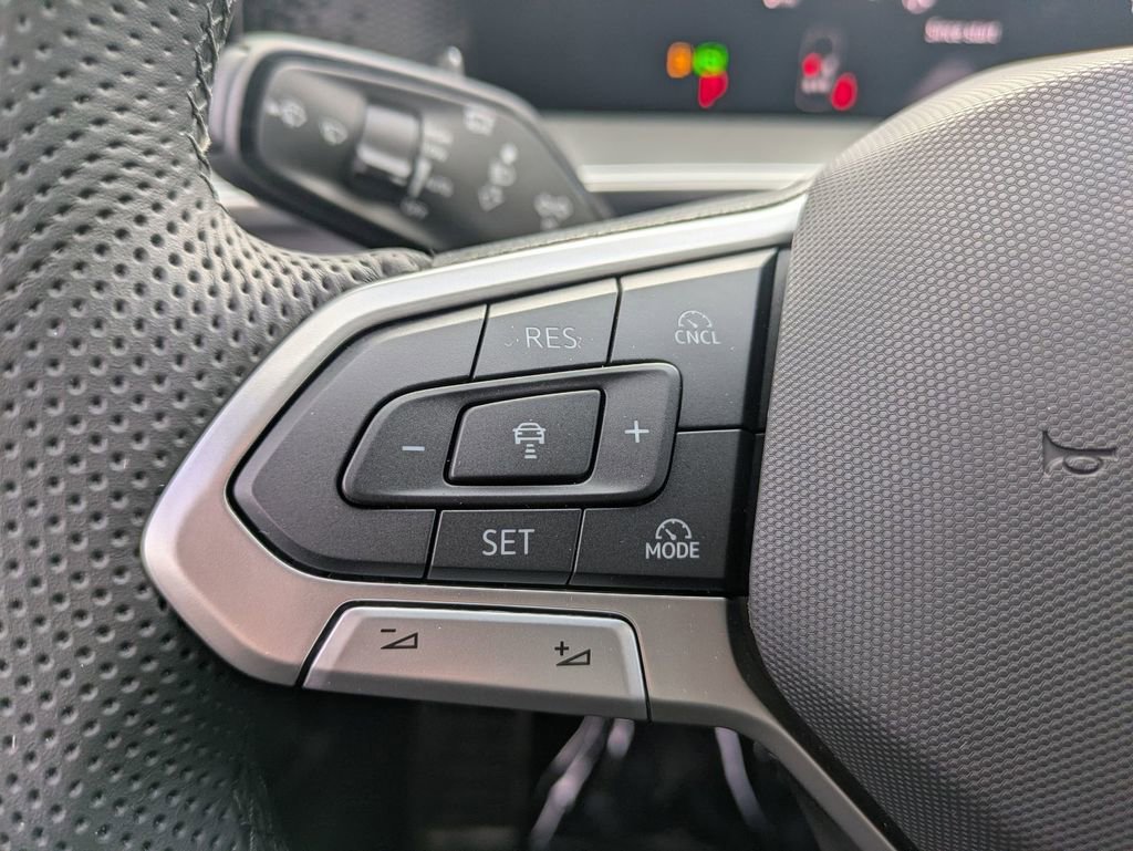 New 2026 Volkswagen Tiguan SE R-Line image 18