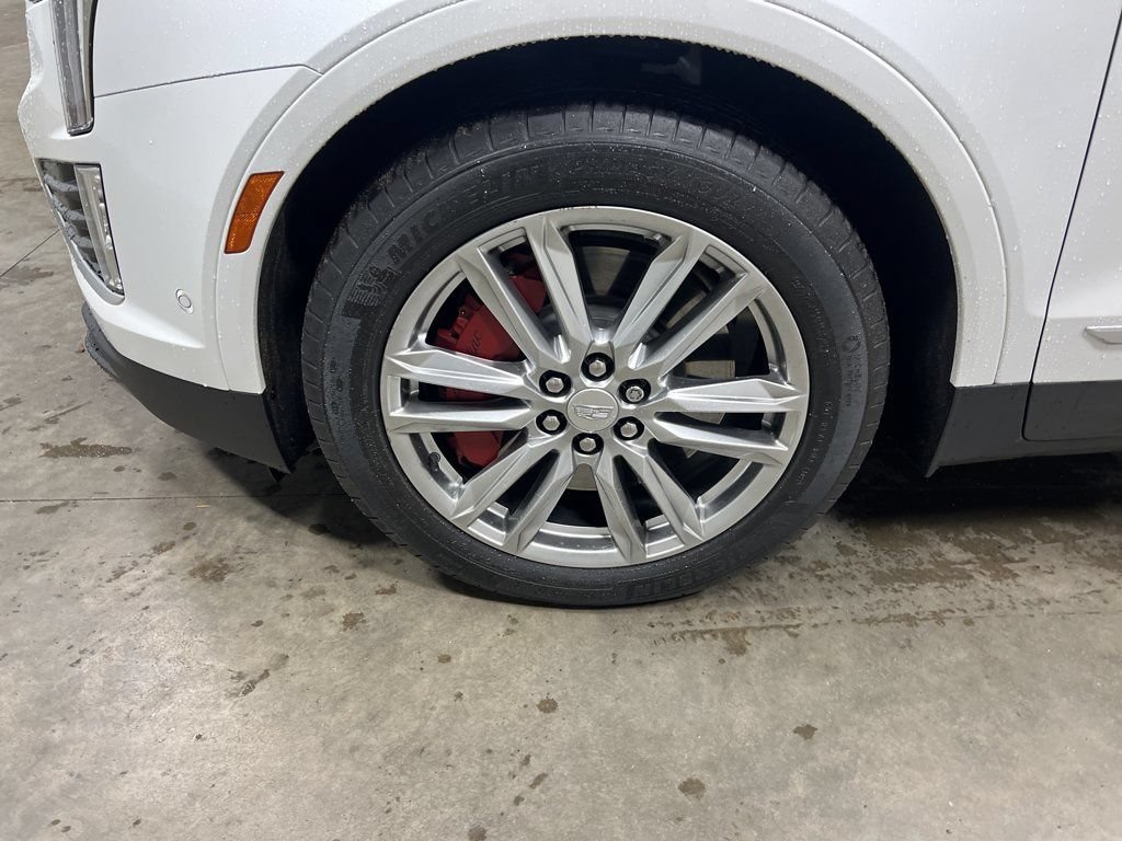 Certified 2023 Cadillac XT5 Sportv w/ Technology Package AWD/4WD image 9