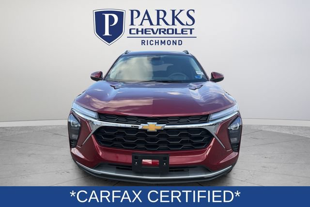 Used 2025 Chevrolet Trax LT FWD image 2