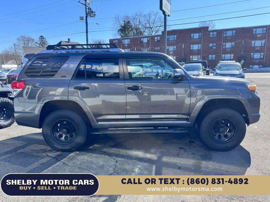 Used 2011 Toyota 4Runner SR5 w/ Convenience Pkg image 4