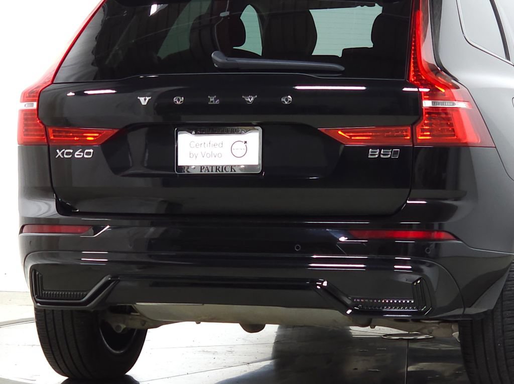 Certified 2025 Volvo XC60 B5 Core AWD/4WD image 11