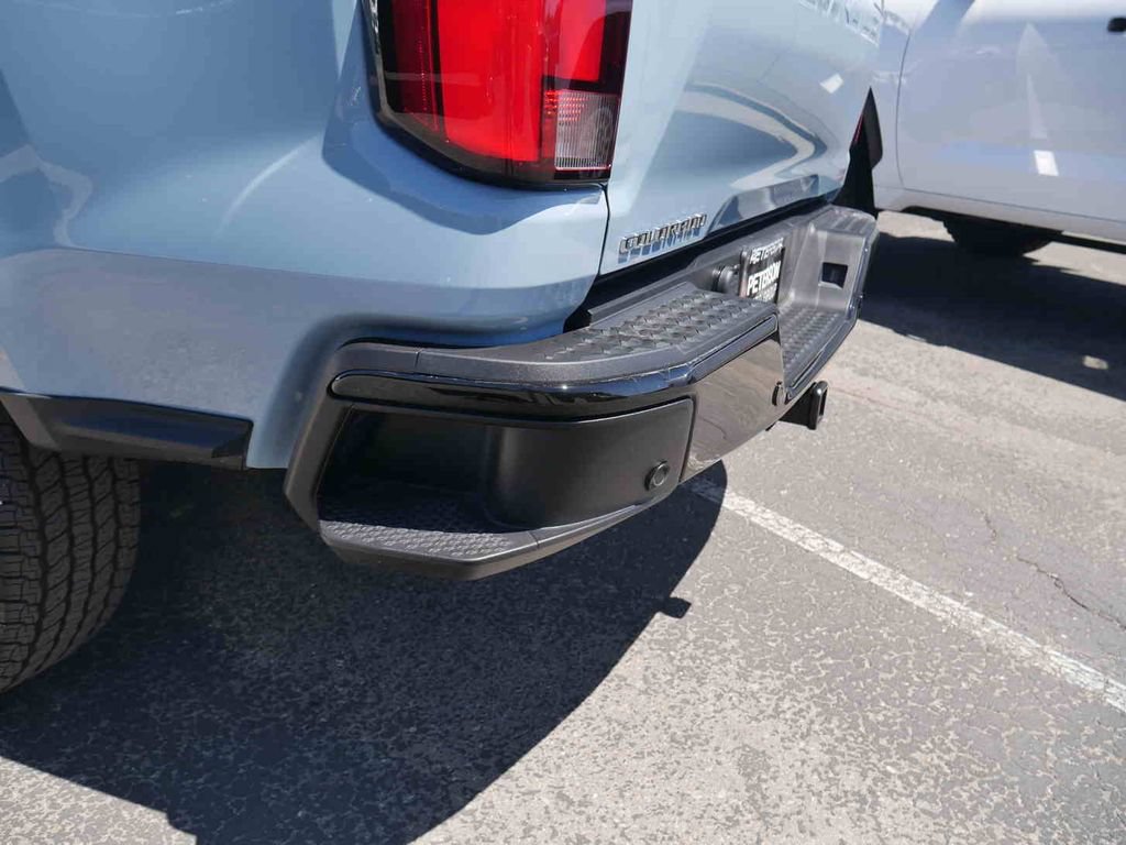 Used 2026 Chevrolet Colorado Z71 w/ Technology Package AWD/4WD image 9