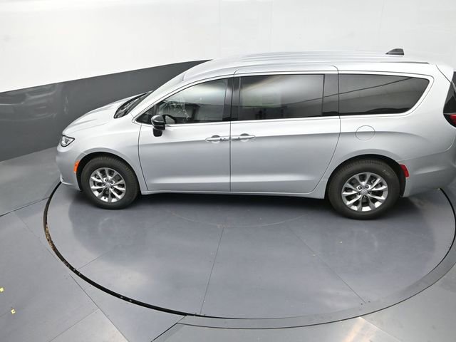 New 2026 Chrysler Pacifica Select image 14