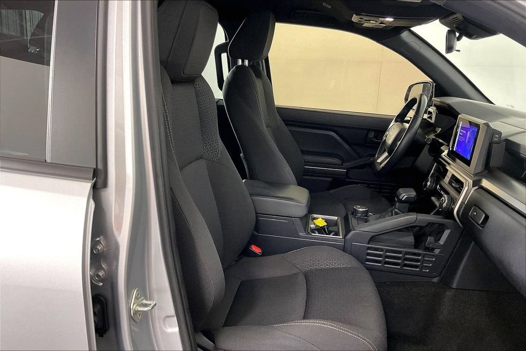Used 2025 Toyota 4Runner SR5 AWD/4WD image 9