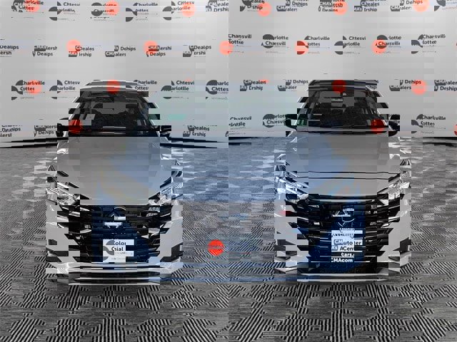 New 2025 Nissan Versa SR w/ Trunk Package image 8