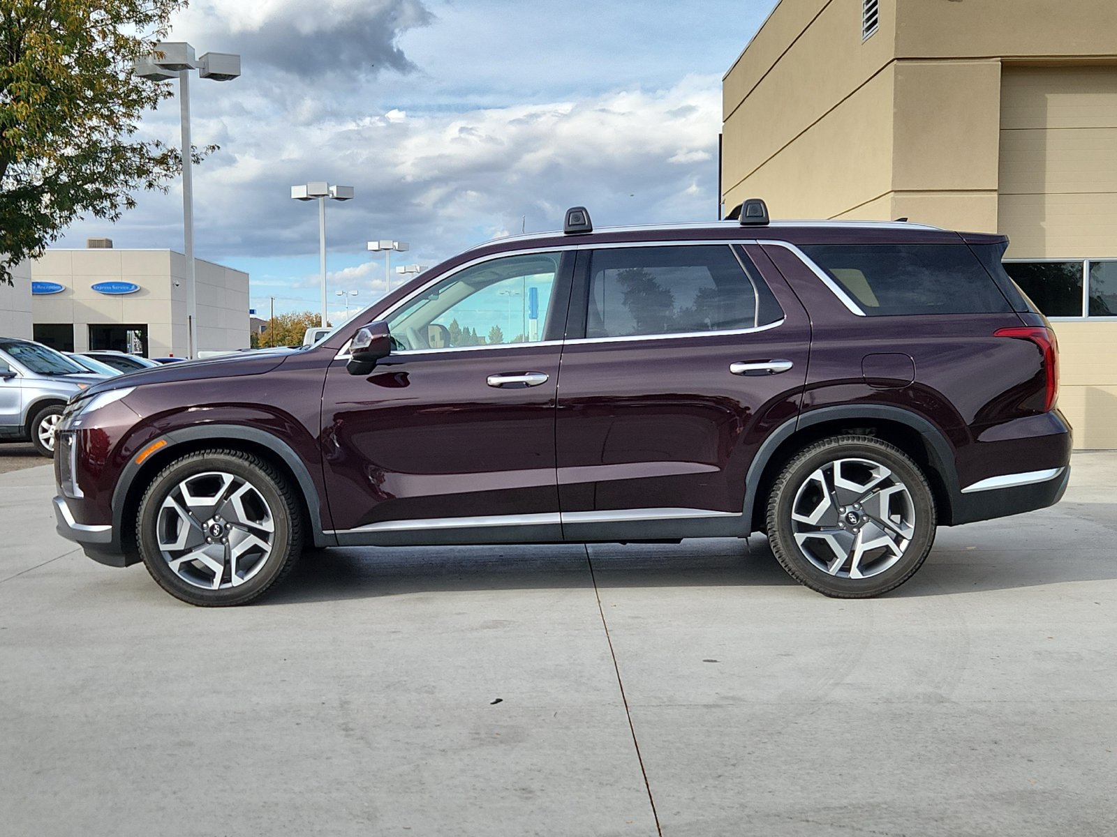 Used 2023 Hyundai Palisade Limited AWD/4WD image 2