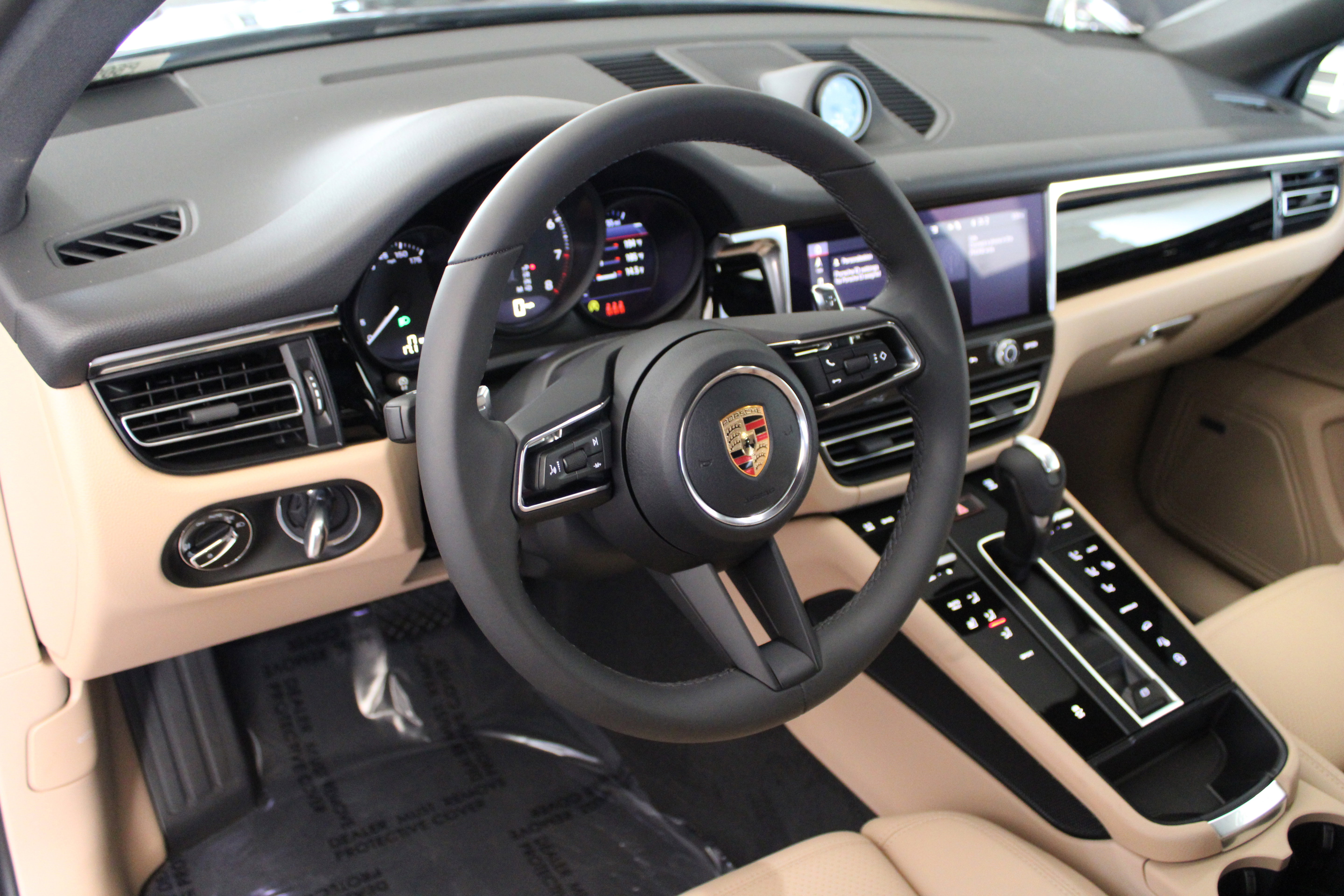 New 2026 Porsche Macan image 4
