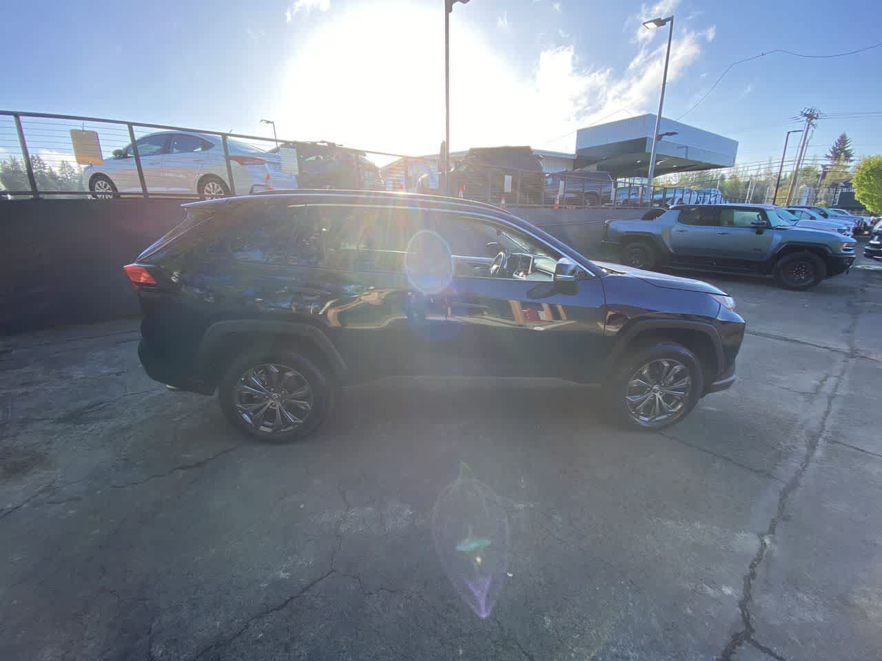 Used 2023 Toyota RAV4 XLE Premium AWD/4WD image 7