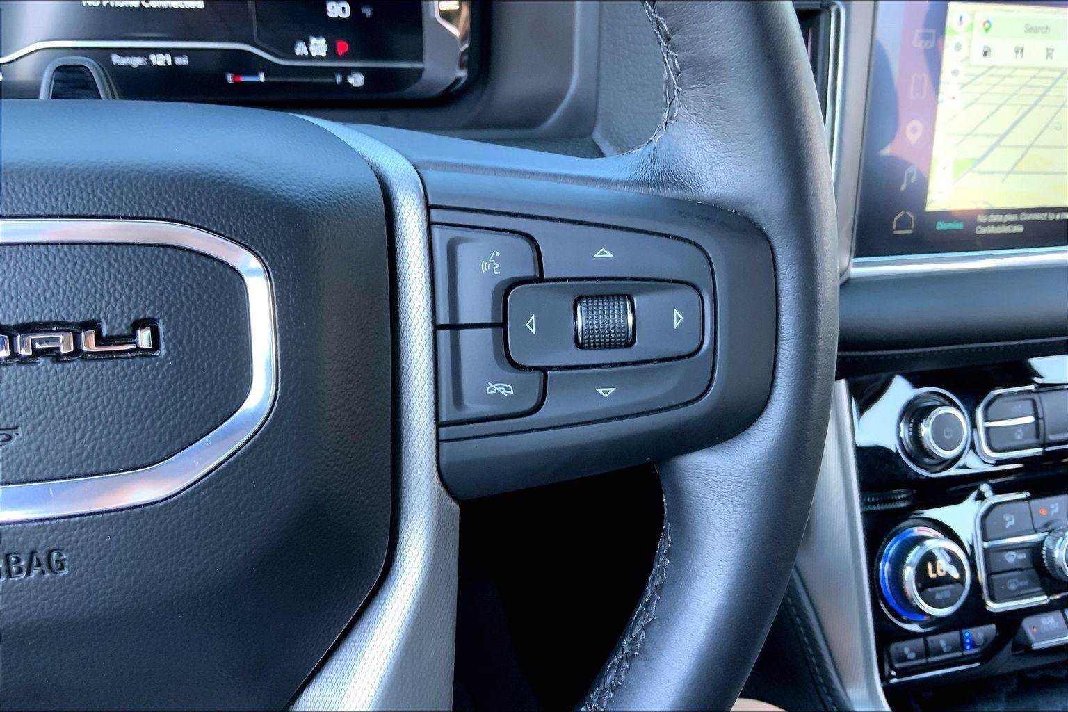 Used 2023 GMC Yukon XL Denali w/ Denali Reserve Package AWD/4WD image 18