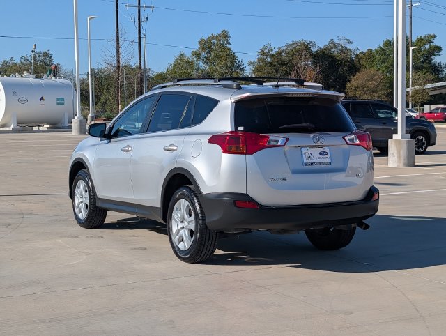 Used 2015 Toyota RAV4 LE FWD image 4