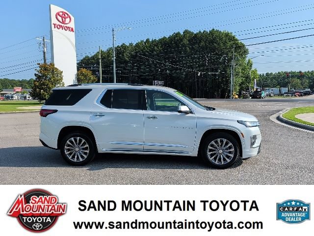 Used 2022 Chevrolet Traverse Premier FWD image 2