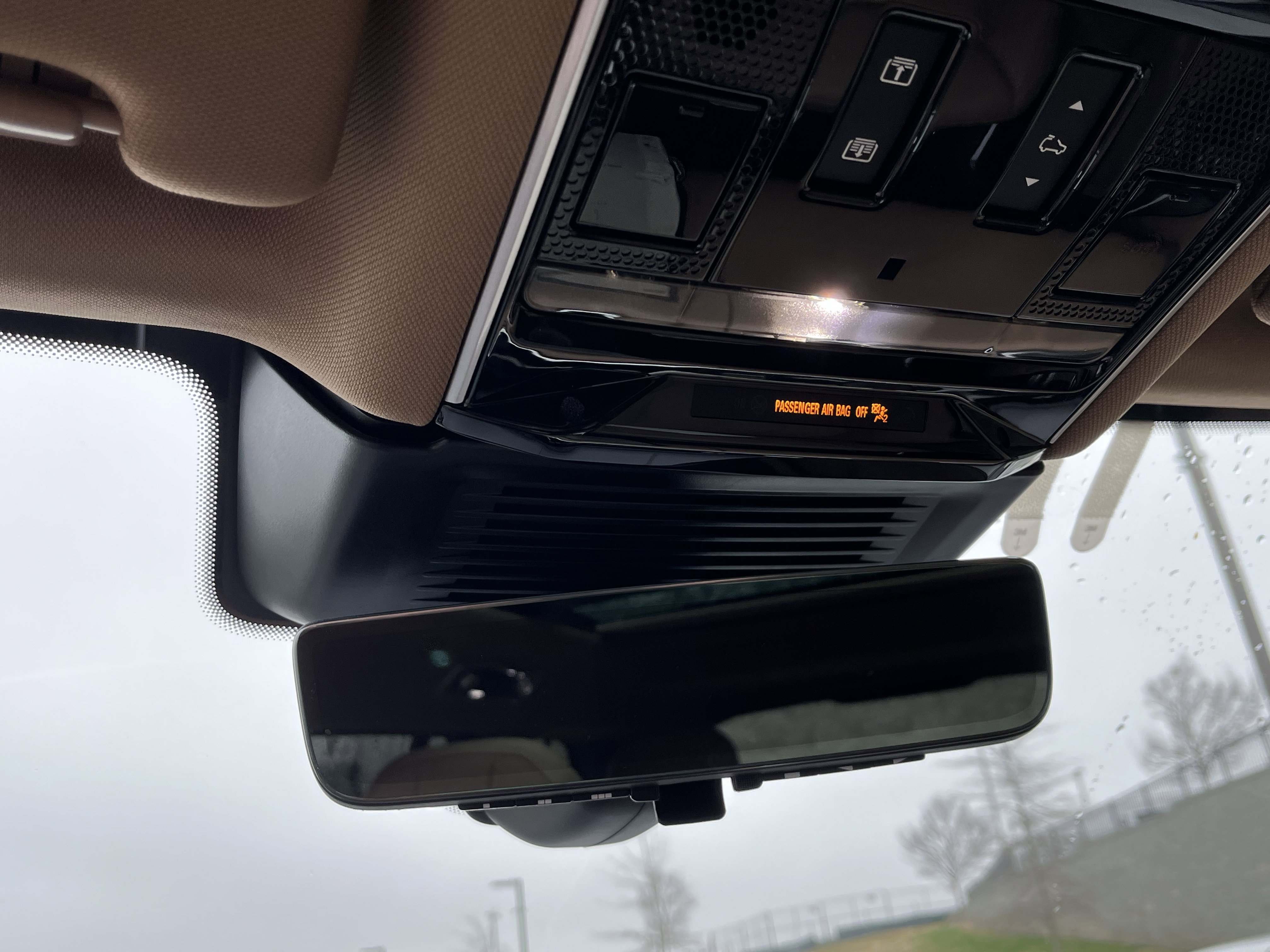 Certified 2025 Land Rover Range Rover SE image 22