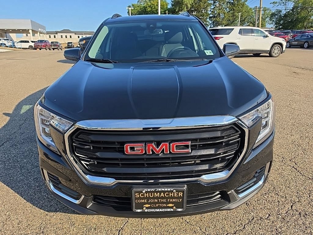 Used 2023 GMC Terrain SLE w/ Driver Convenience Package AWD/4WD image 8