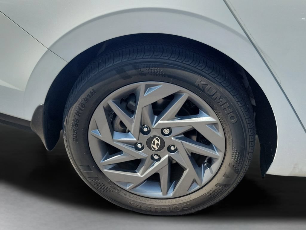 Used 2024 Hyundai Elantra SEL FWD image 38